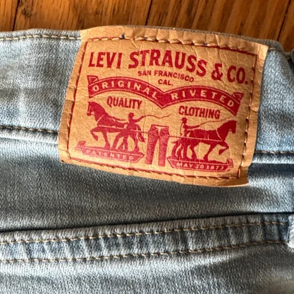 Levi's Women's Light Blue Skinny Jeans - Picture 2 of 8